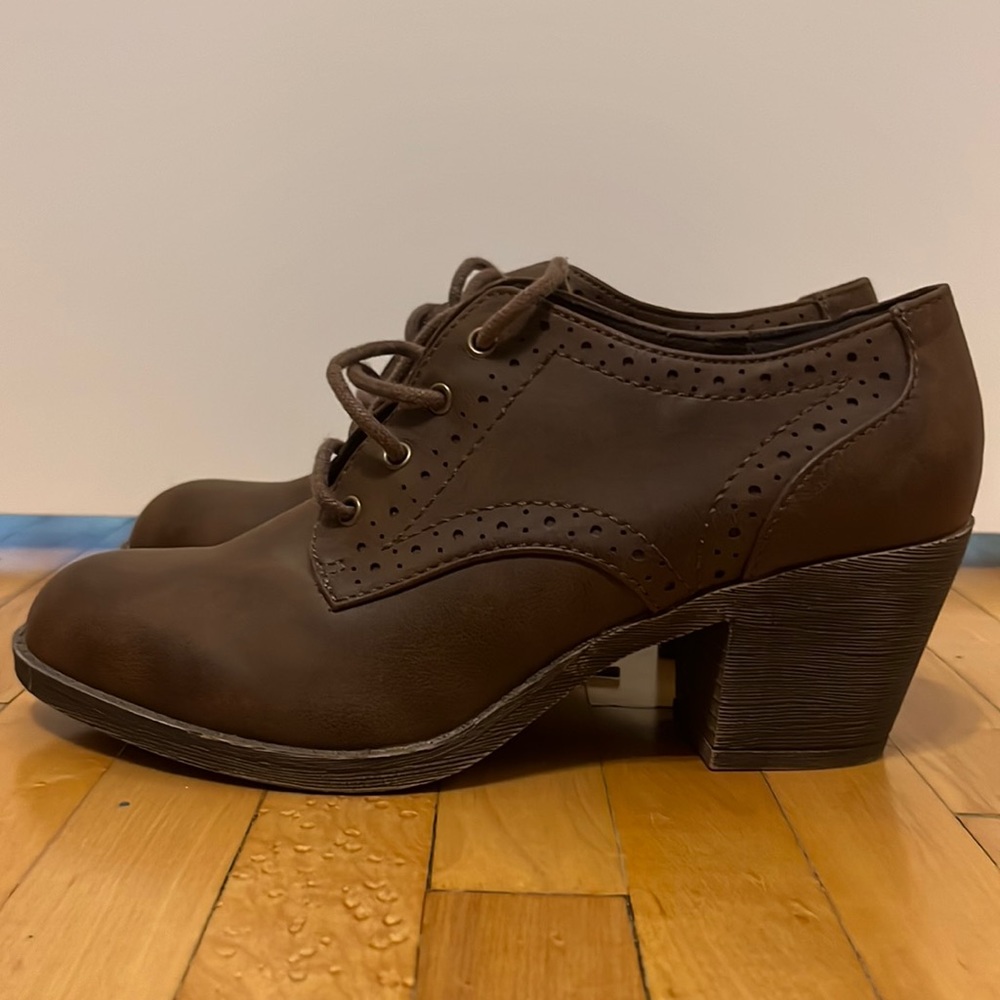 NWT Oxford Shoes with Heel - Brown